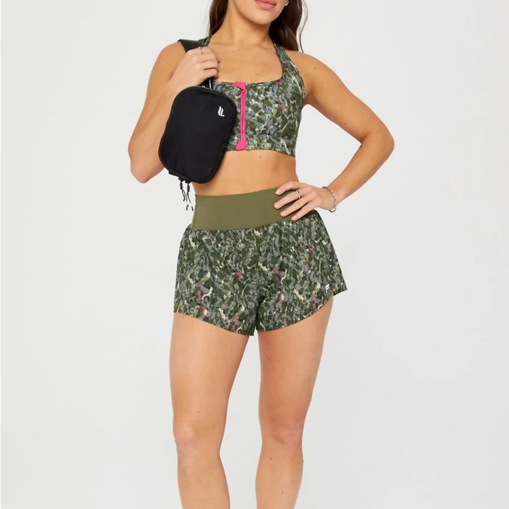 Fabletics - Sun Chaser Short 3" - Picture 4 of 5